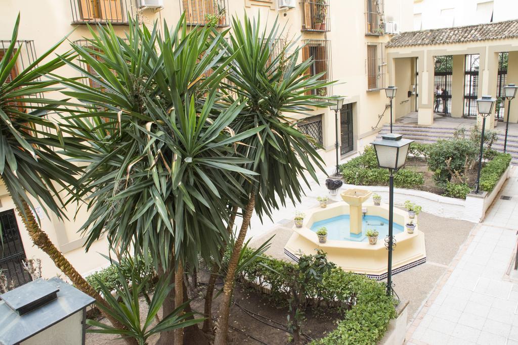 Apartamentos Sevilla Palace Kültér fotó