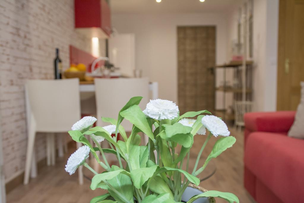 Apartamentos Sevilla Palace Kültér fotó